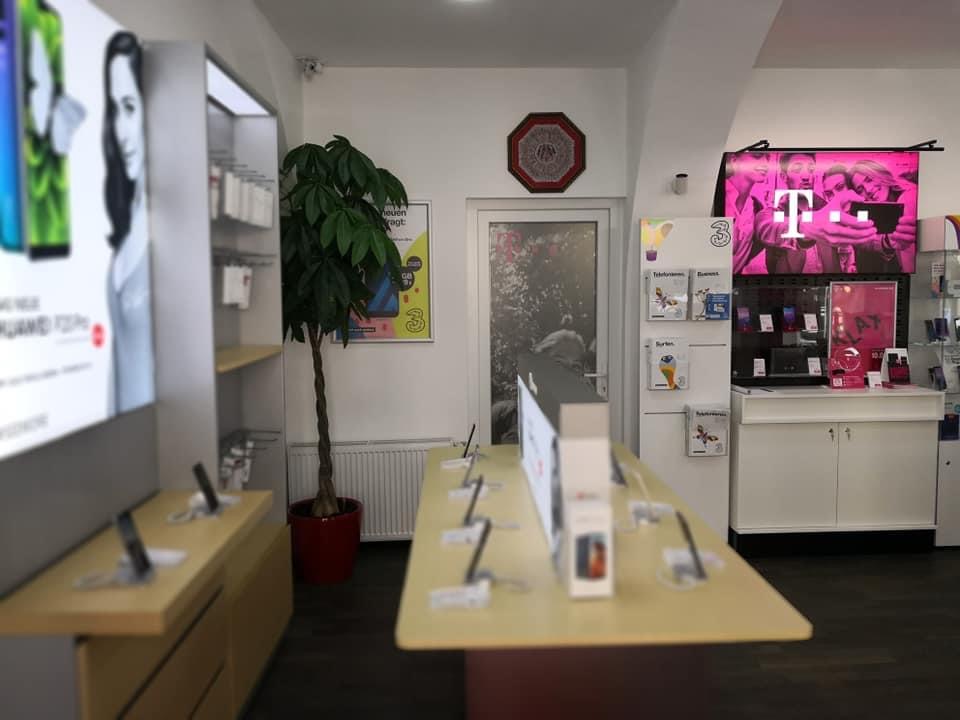 Smartphone-Präsentation im SunKo Telekom Geschäft